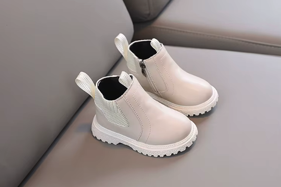 jasne buty zimowe dla dziecka