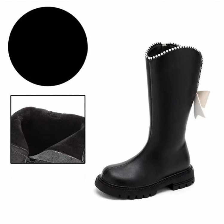 Eleganckie kozaki dla dziewczynki z kokardą i perełkami to modne buty zimowe z wysoką cholewką wykonaną ze skóry ekologicznej, które gwarantują ciepło i wygodę noszenia dzięki praktycznemu zamkowi.
