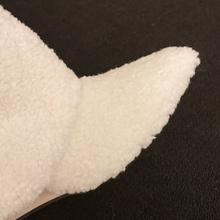 Odkryj wygodne i stylowe kozaki, które otulą Twoje nogi ciepłem.