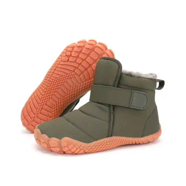 Nowoczesne buty barefoot dla dzieci, łączące zdrowy komfort ze stylowym designem.